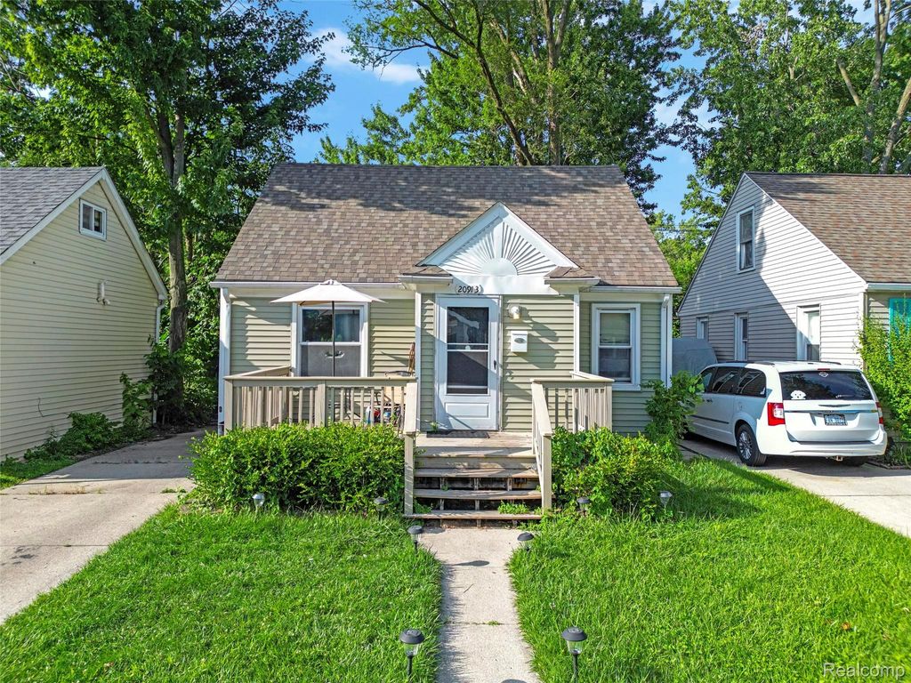 20913 Ridgemont Road, Harper Woods city