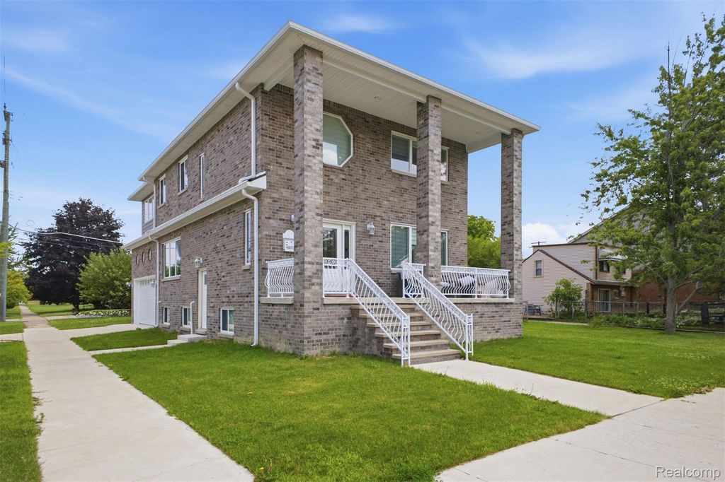 26172 Hass Street, Dearborn Heights city