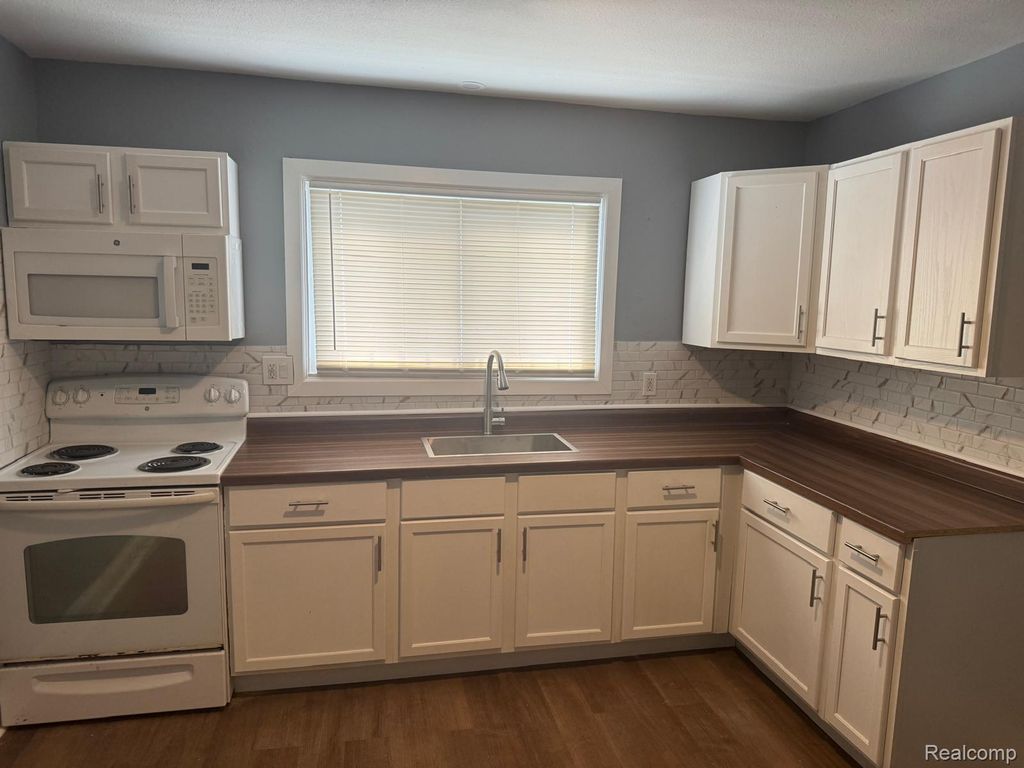 4402 Crissman Street, Flint city