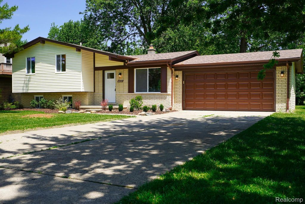 48297 Mallard Drive, Chesterfield township