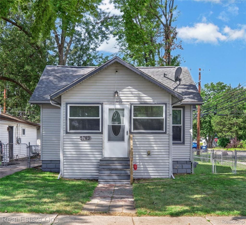 5749 Wilmer Street Nw, Westland city