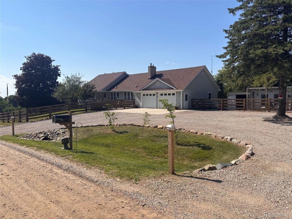 4095 Blood Road, Metamora township