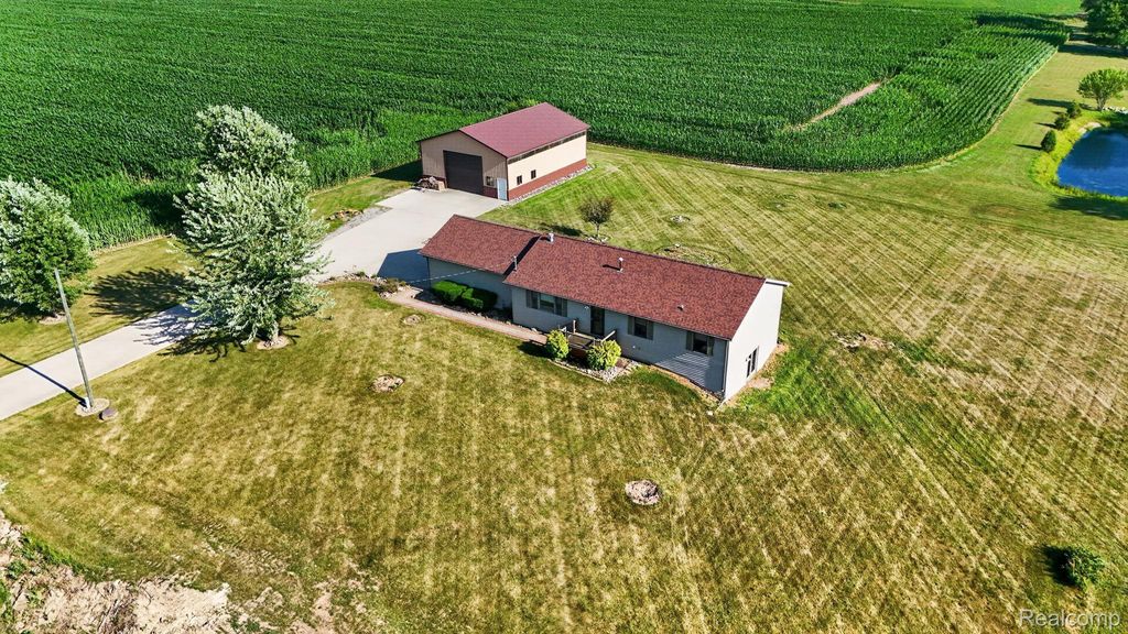 9889 Ditch Road, Chesaning township