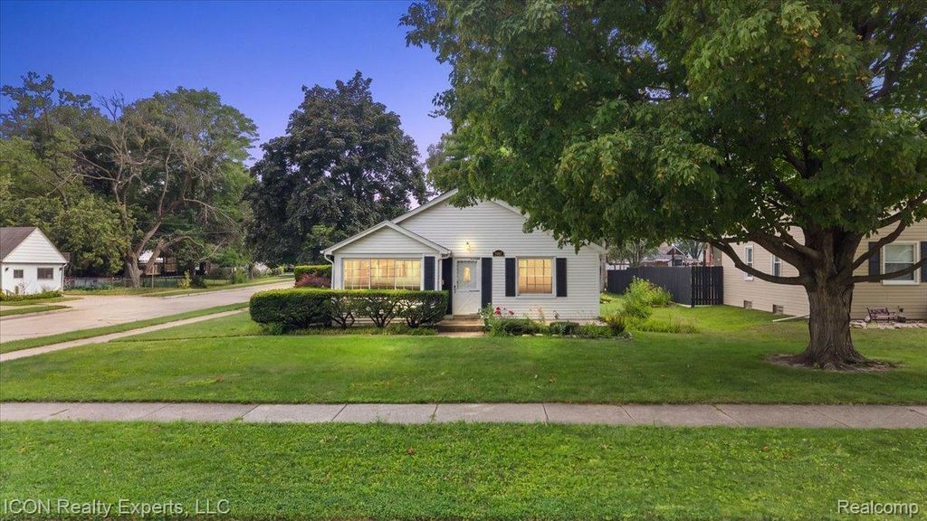 3666 Capitol Avenue, Warren city