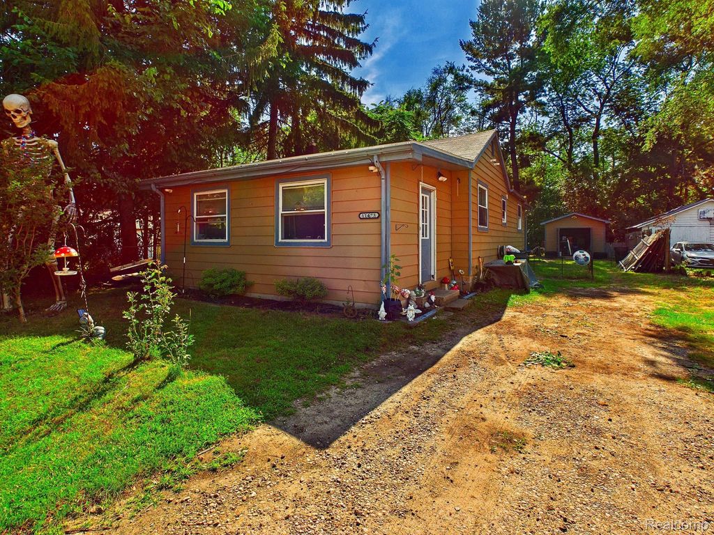 11473 Dexter Street, Vienna charter township
