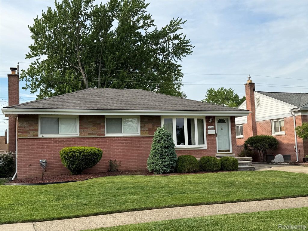 32466 Avondale Street, Westland city