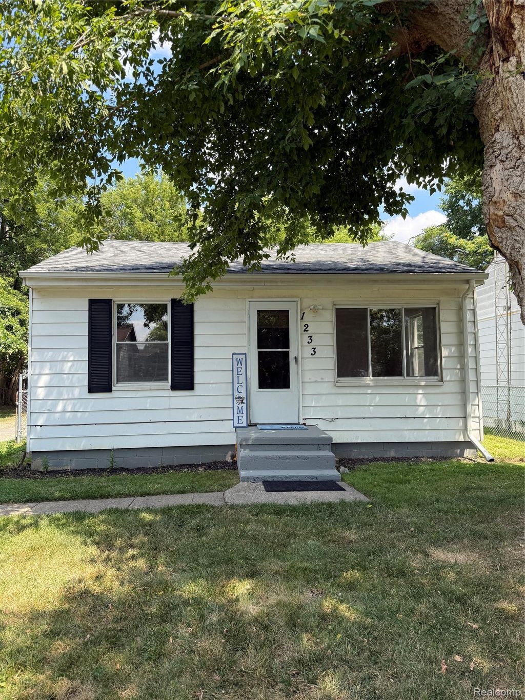 1233 Allen Street, Burton city