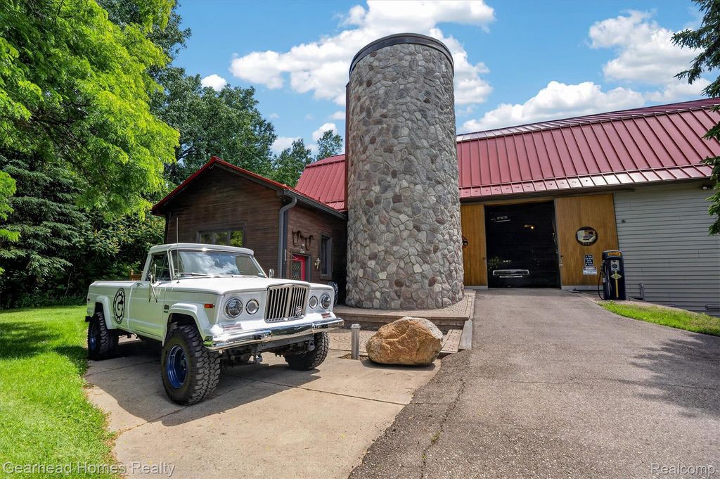 3486 W Drahner Road, Oxford charter township