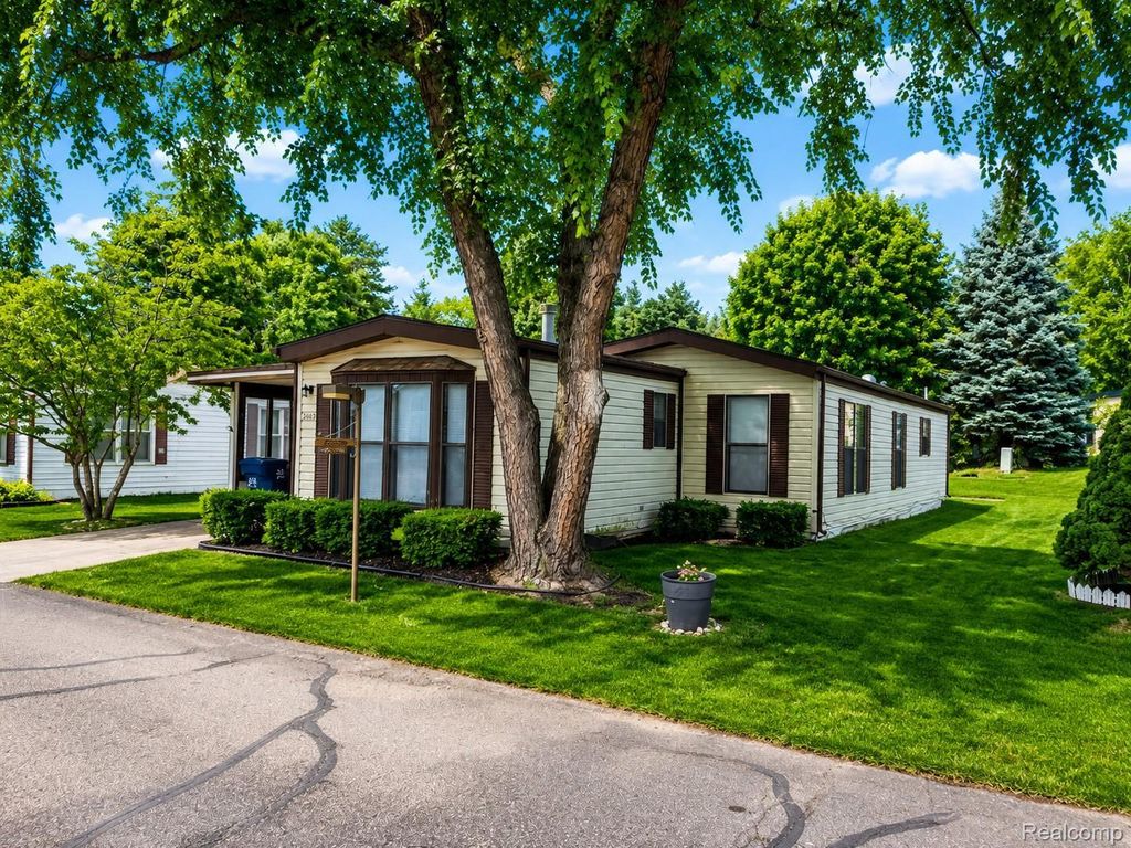 2663 Chickadee Street, Rochester Hills city