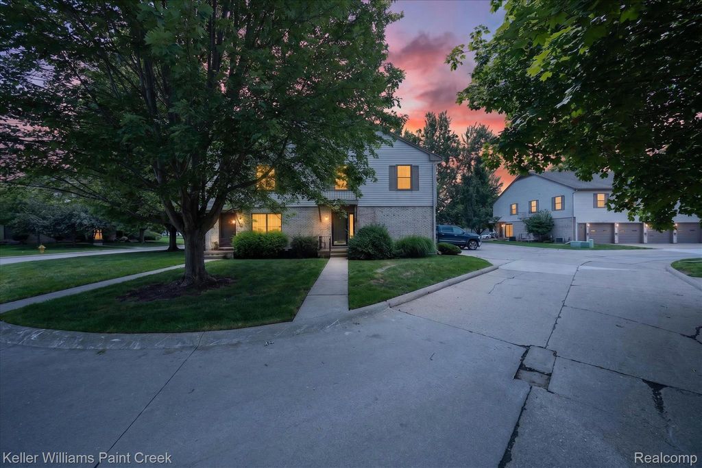 35108 N Bay Circle, Harrison Township