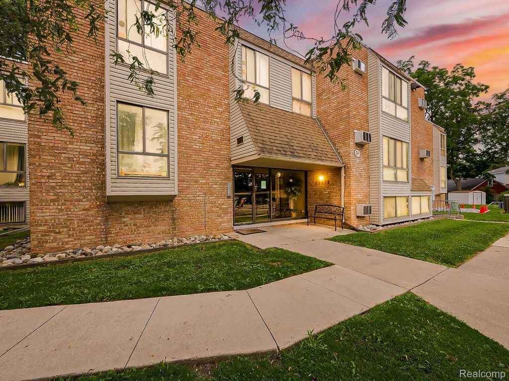 28428 W 8 Mile Road C10, Farmington