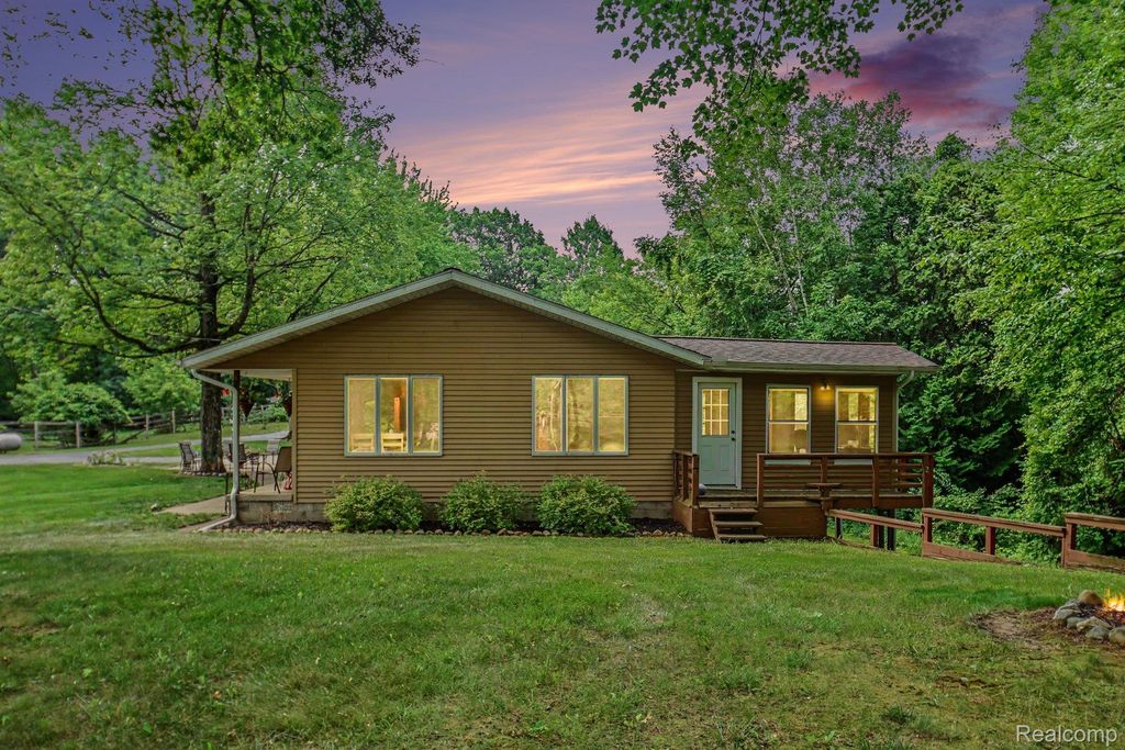 1646 Boy Scout Road, Indianfields township