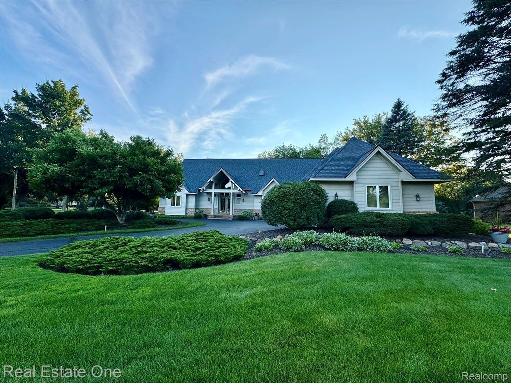 716 Bristol Lane, Village of Clarkston city