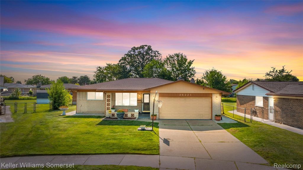 36221 Pickwick Court, Sterling Heights city