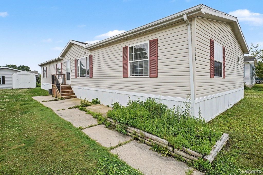 115 Fox Hound Court, Grand Blanc charter township