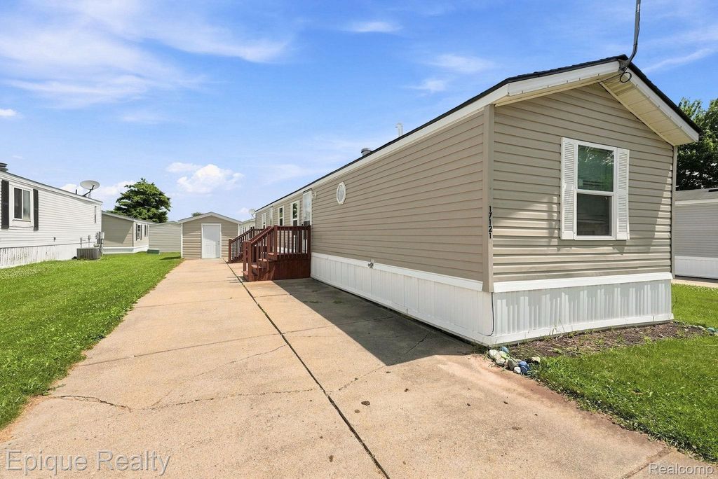 17121 Julie Drive, Springfield charter township