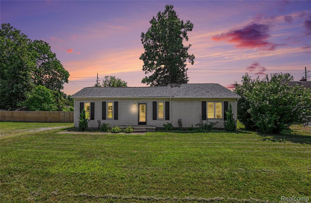 36951 Sibley Road, Huron charter township