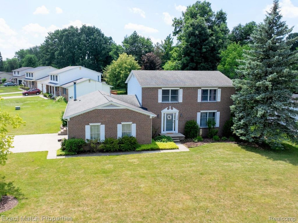 1324 Bush Creek Drive, Grand Blanc city