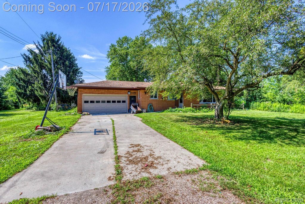 9805 Dolan Road, Columbus township