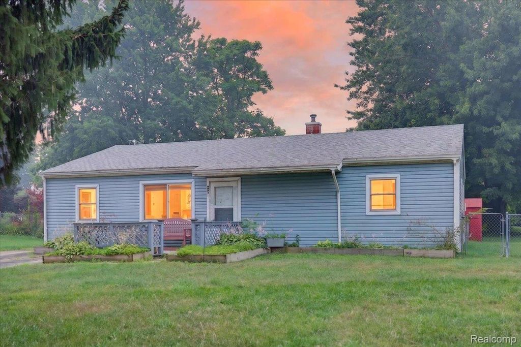 3872 Queensbury Road, Orion charter township