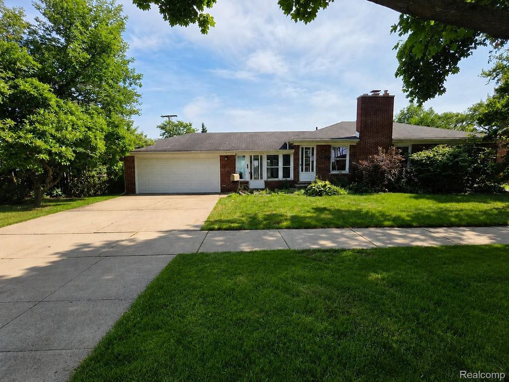 21210 E 10 Mile Road, St. Clair Shores city