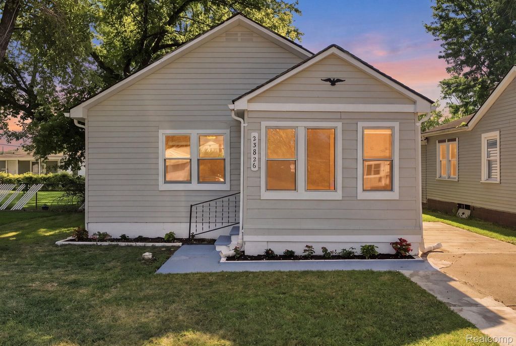 23826 Columbus Avenue, Warren city