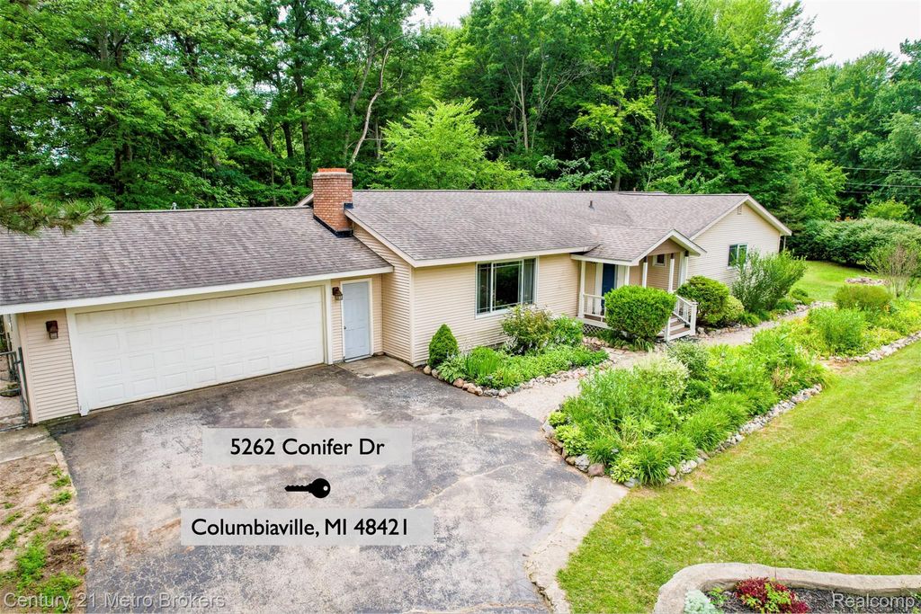 5262 Conifer Drive, Oregon township