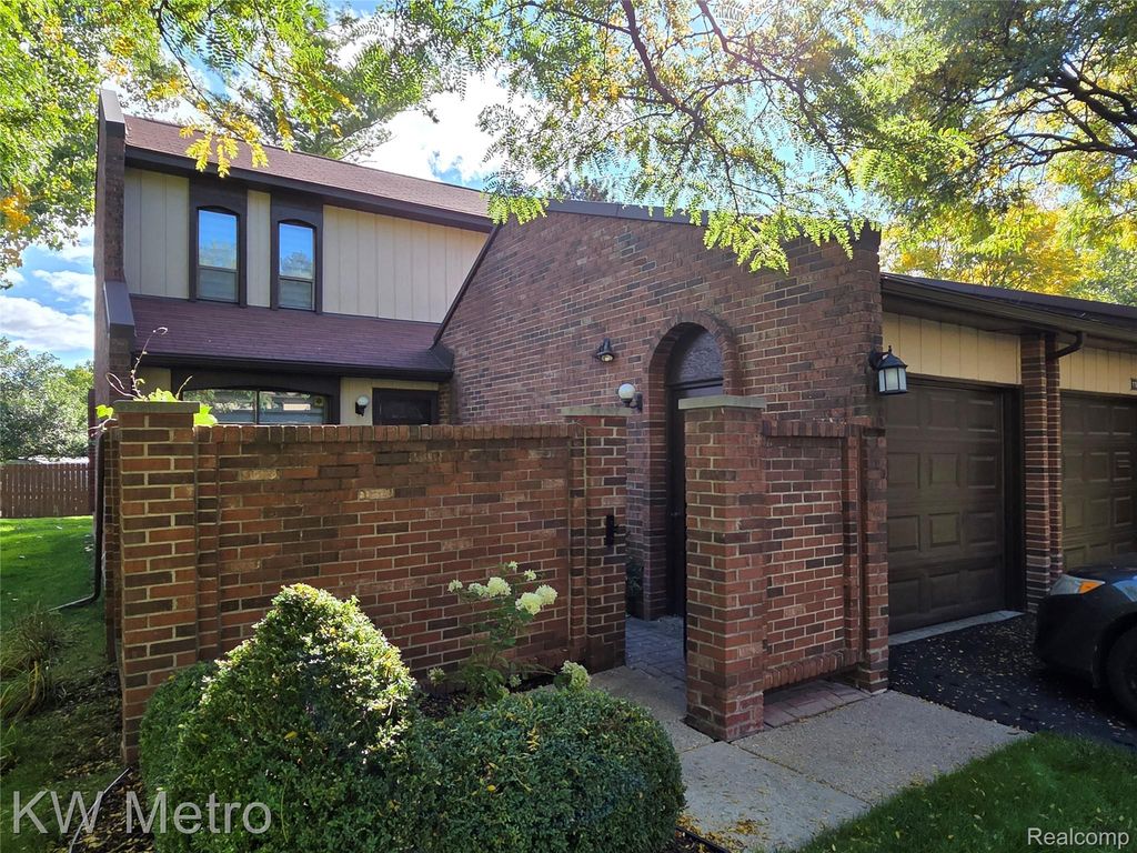 1105 Kirts Boulevard A, Troy