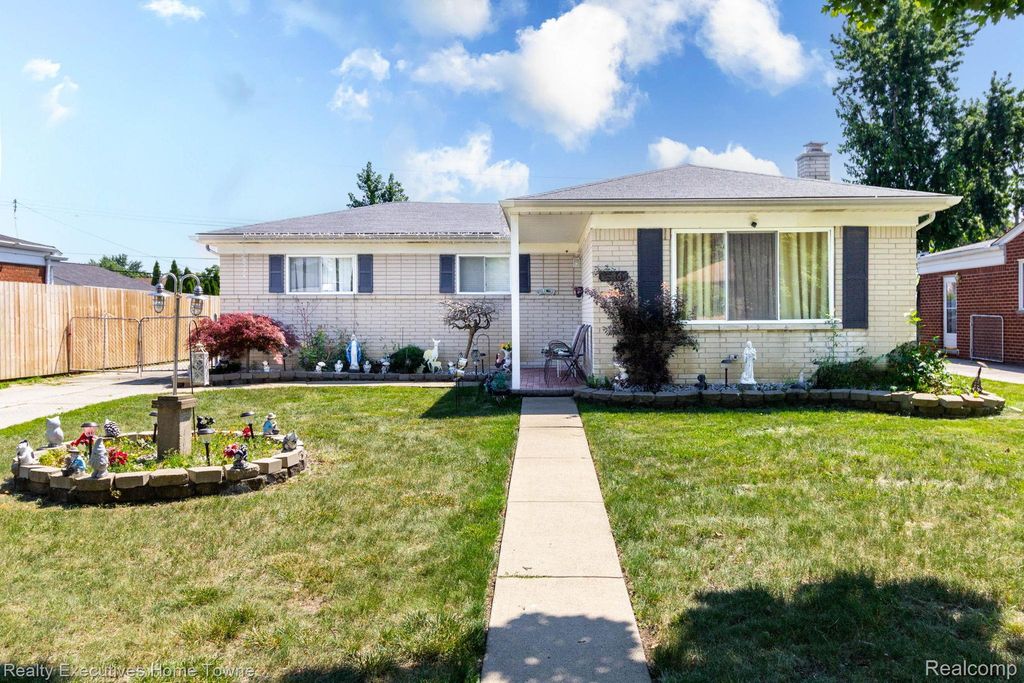 32566 Revere Drive, Warren city