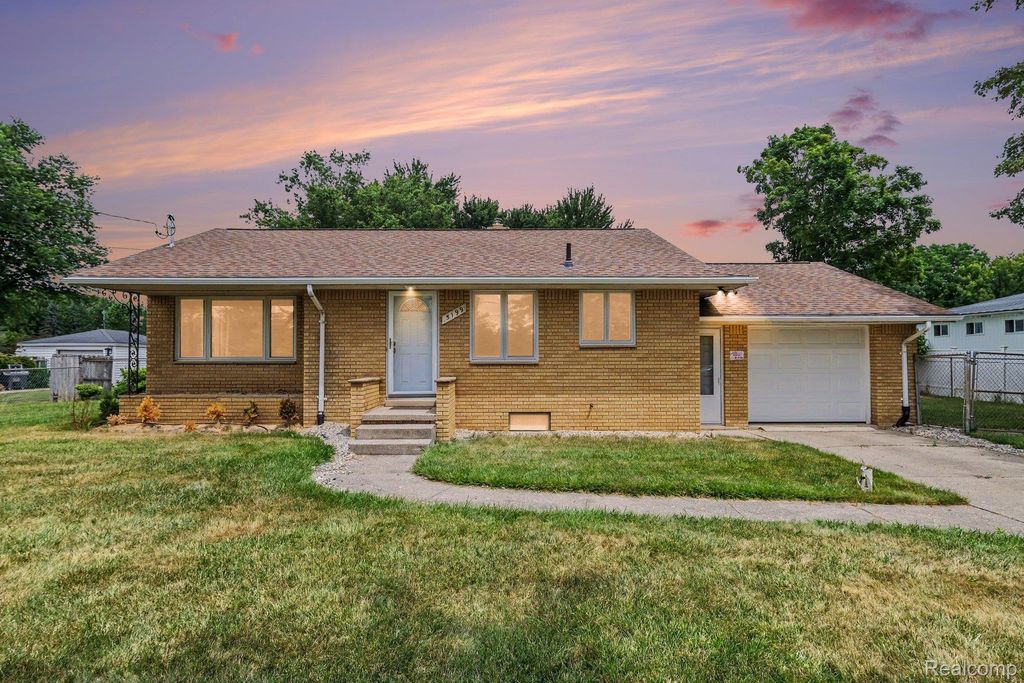 5199 Lapeer Road, Burton city