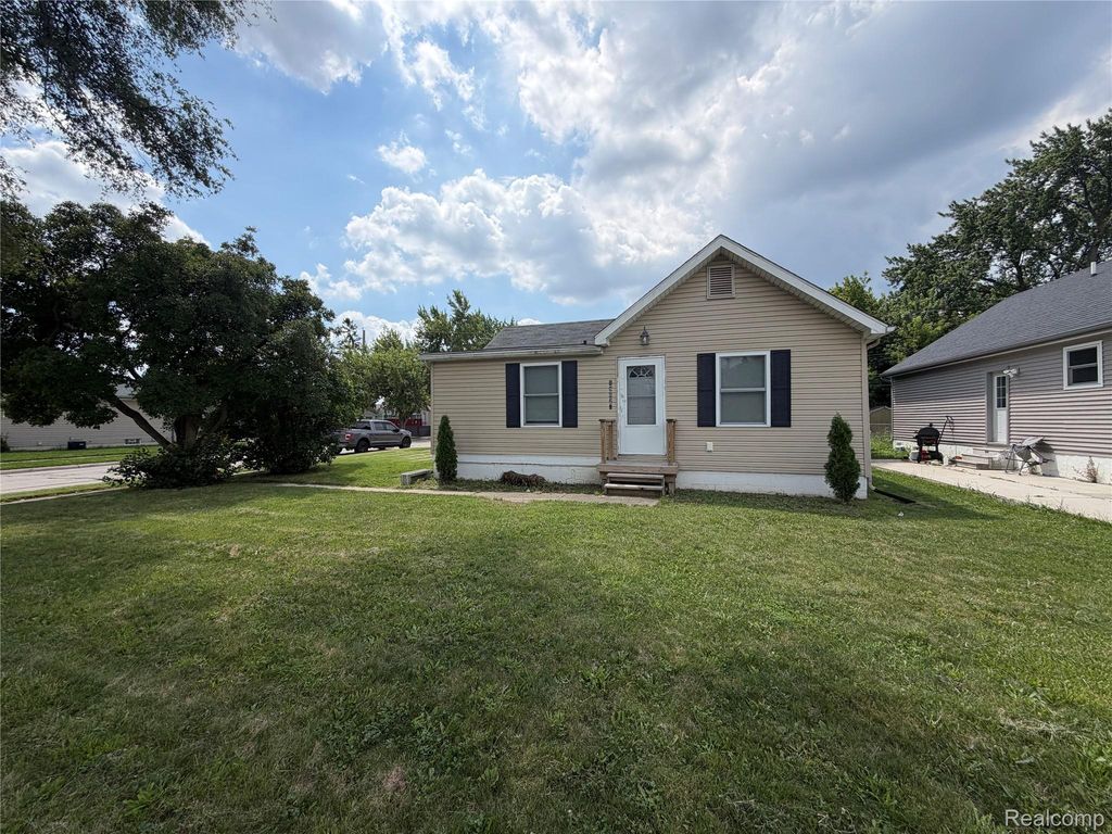 19820 E 14 Mile Road, Roseville city