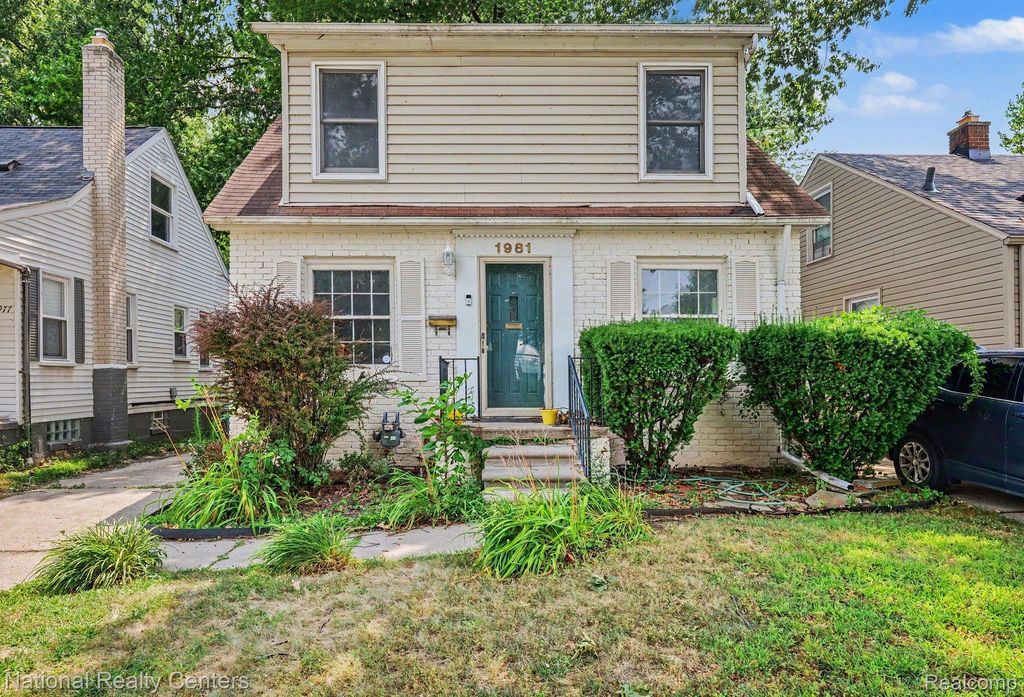 1981 Roslyn Road, Grosse Pointe city
