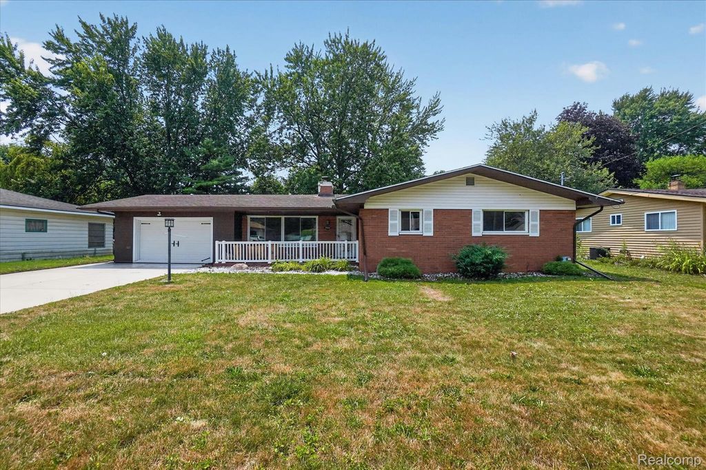 3504 Creekwood Drive, Bridgeport charter township