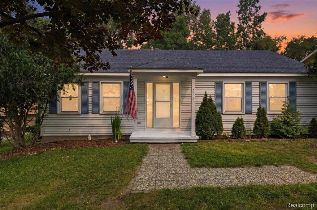 5608 Clinton River Drive, Waterford charter township