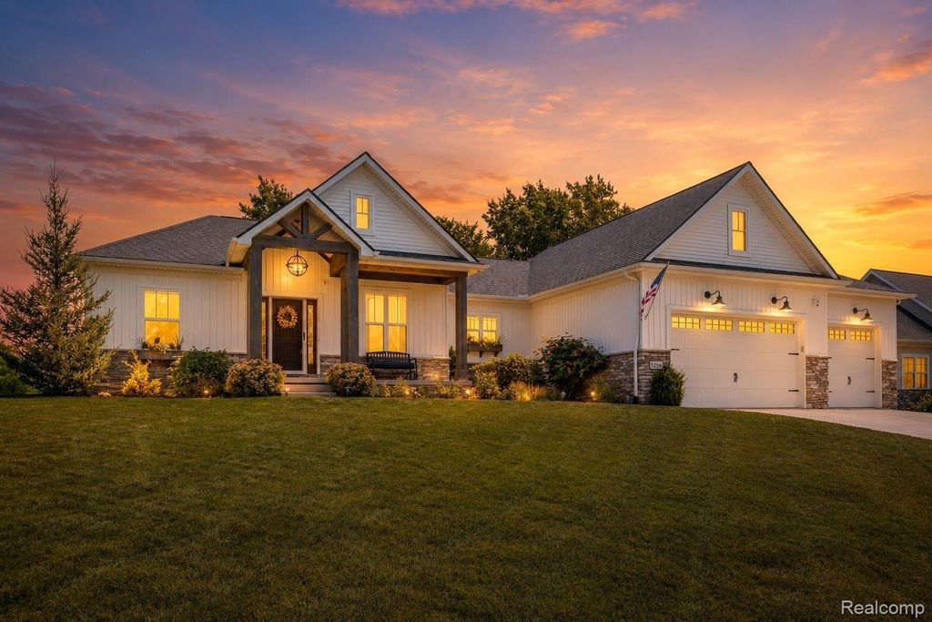 12349 Sugar Maple Drive, Fenton charter township