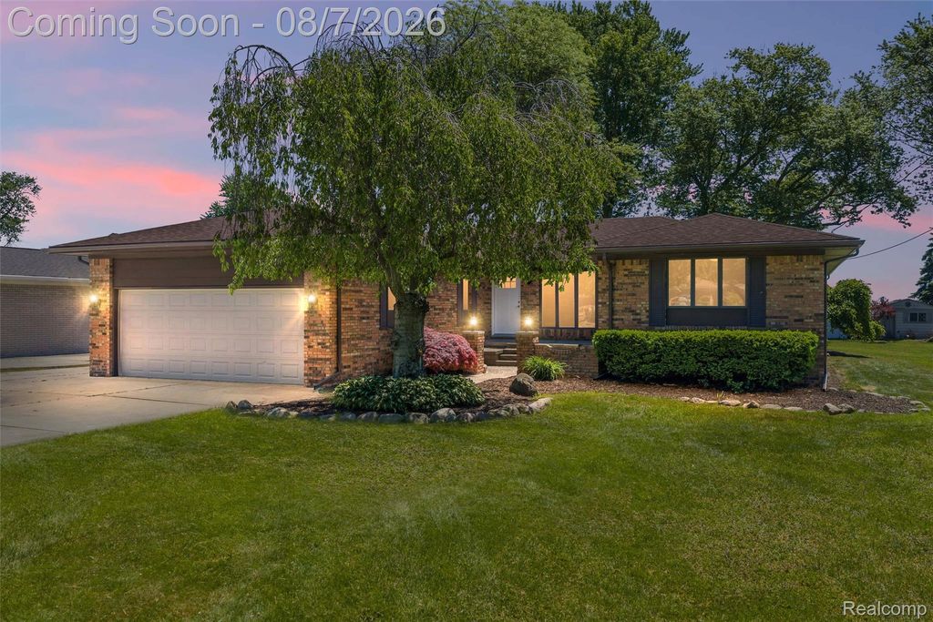 49300 Bayshore Drive, Chesterfield township