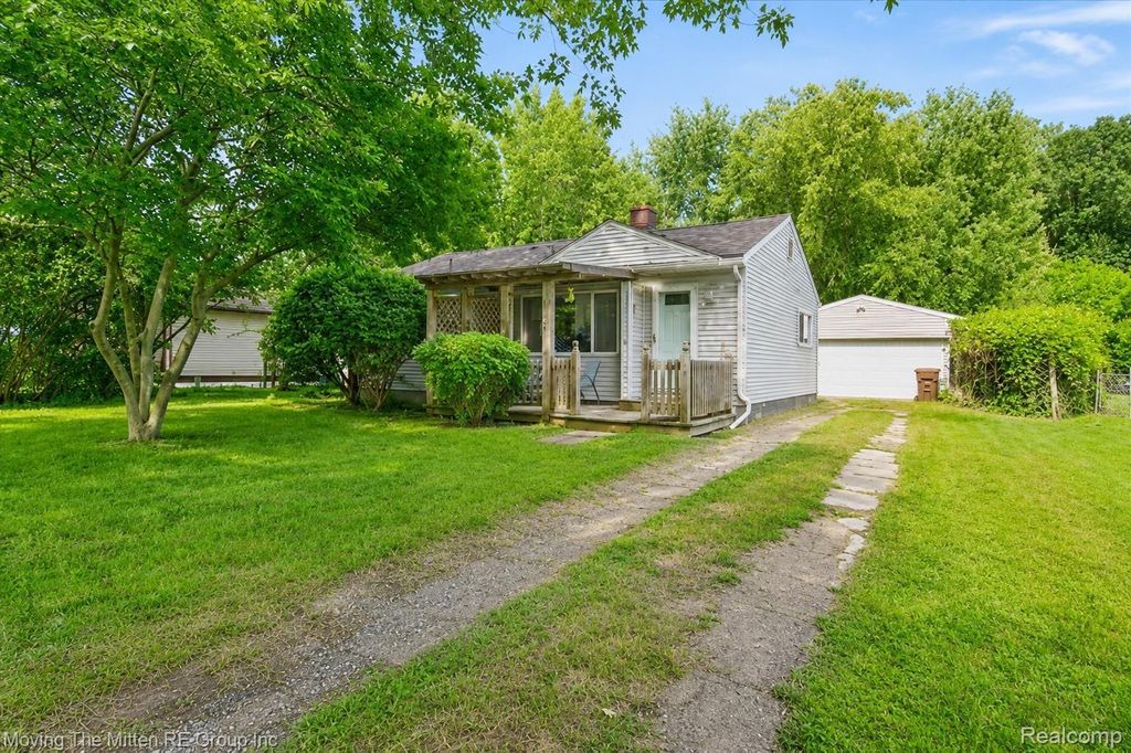 21847 Fenster Street, Sumpter township