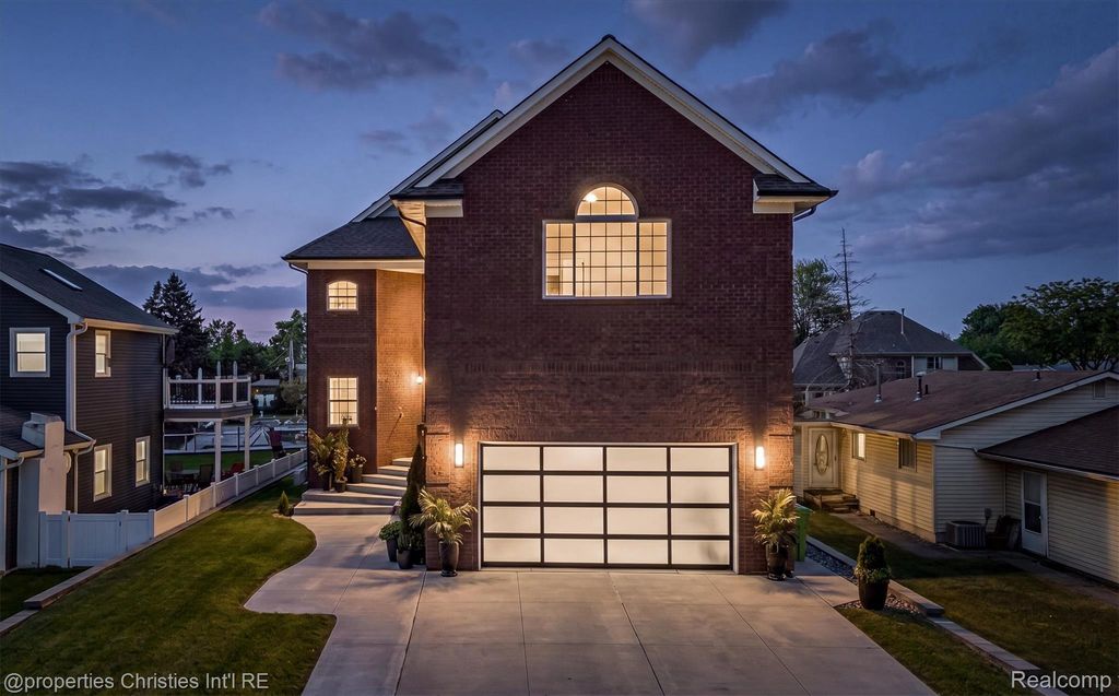 41245 Belvidere Street, Harrison charter township