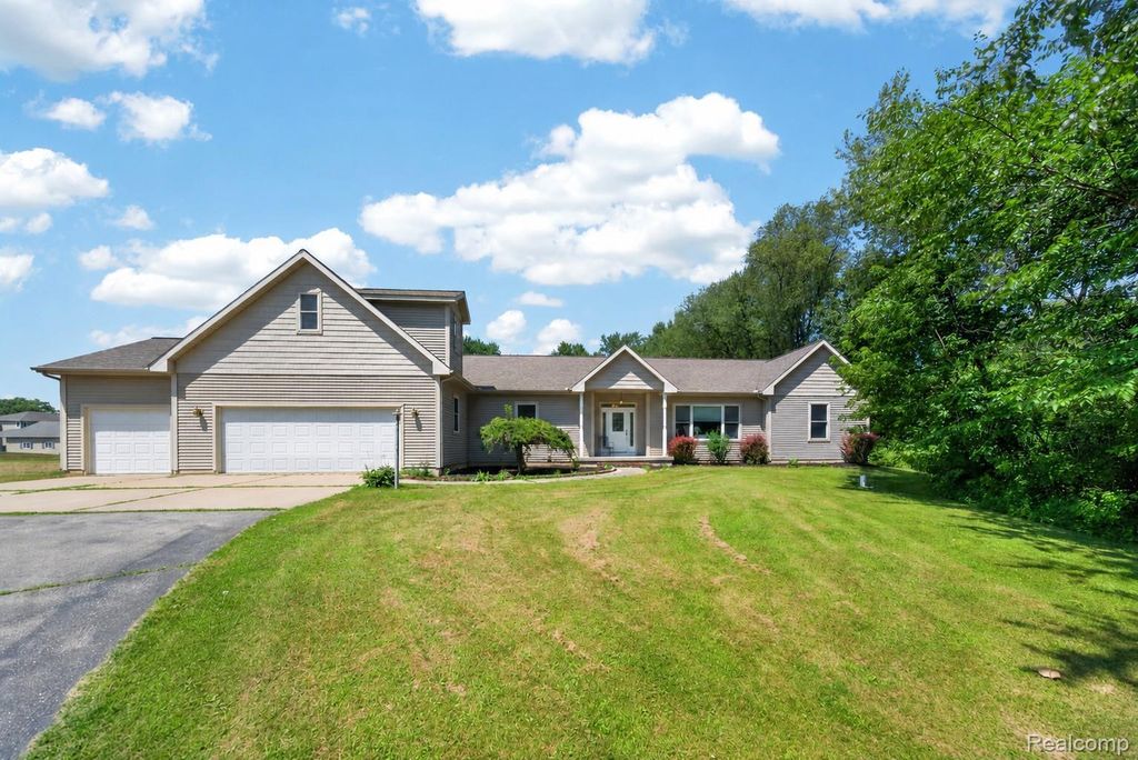 4711 Pardee Road, Leroy township