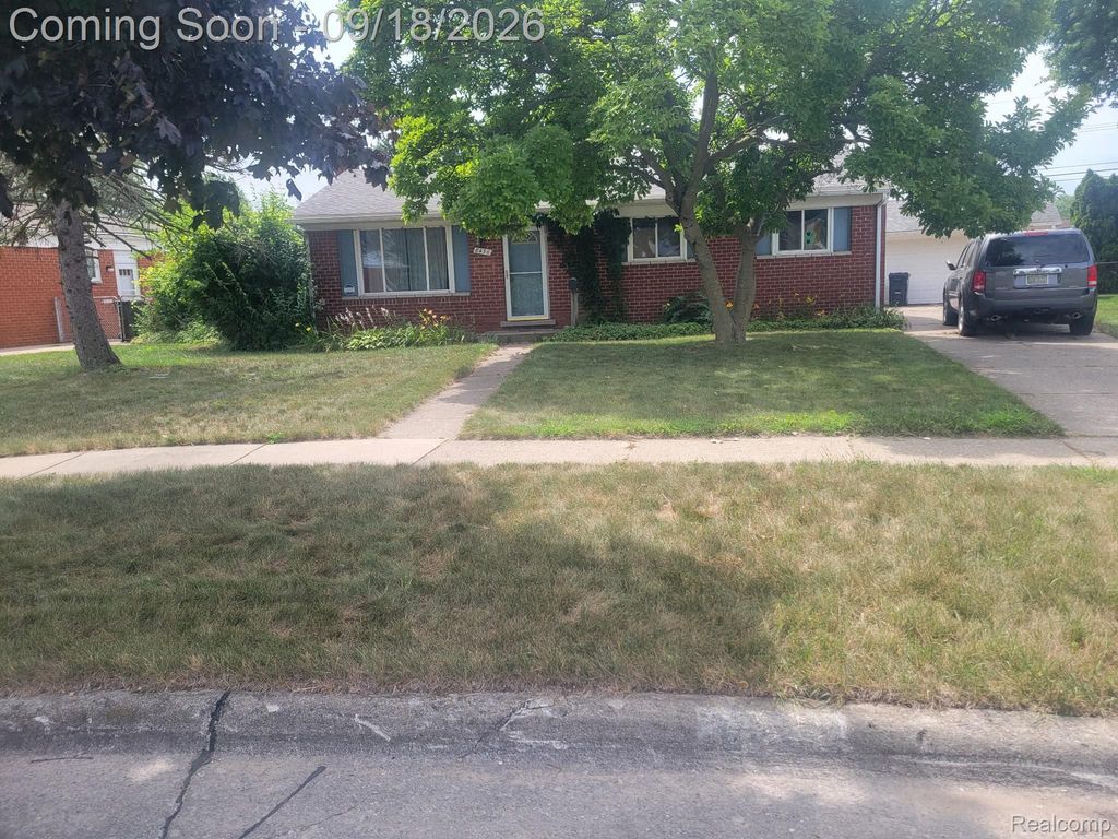 8436 Antwerp Drive, Sterling Heights