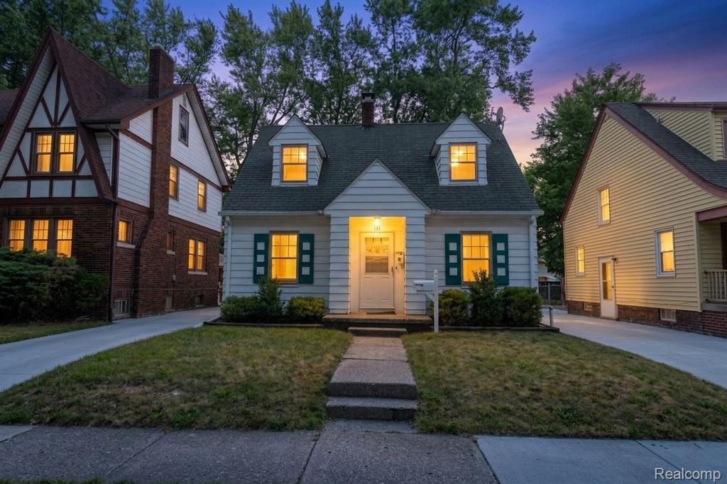 131 Dwight Avenue, Pontiac city