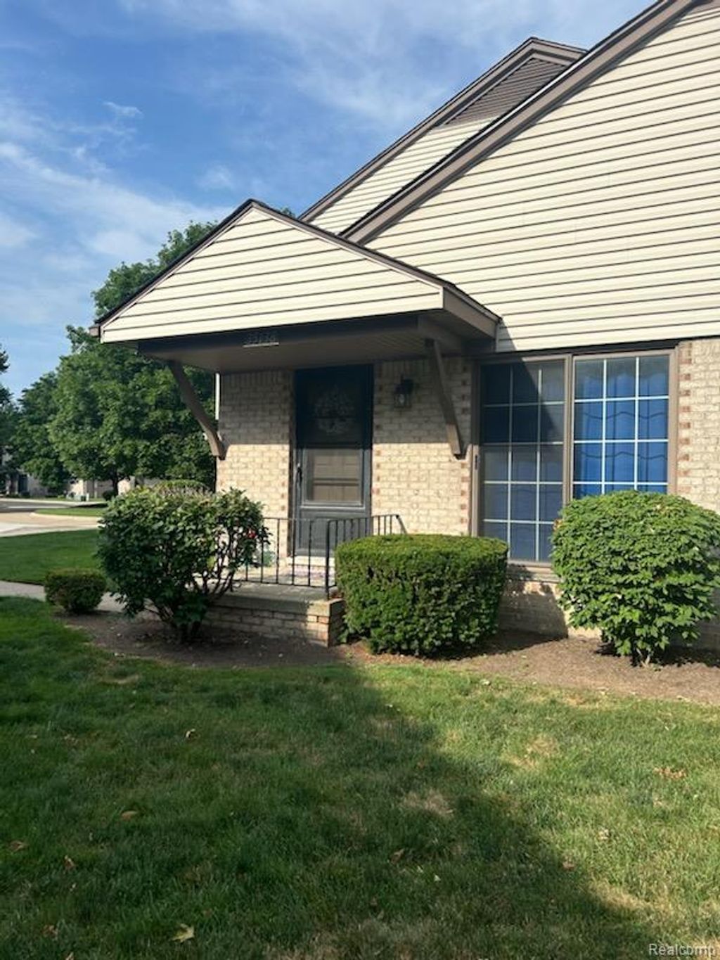 35138 N Bay Circle, Lake Twp