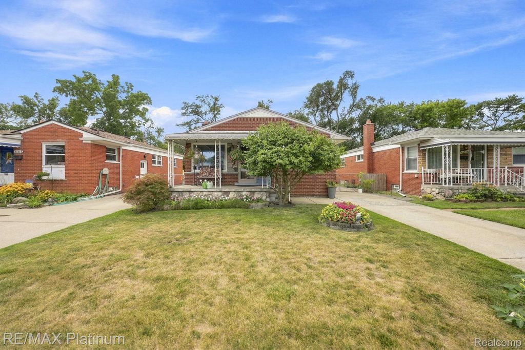24371 Currier Street, Dearborn Heights city