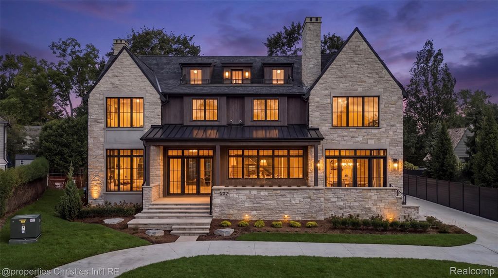 592 Lakeside Dr, Birmingham city