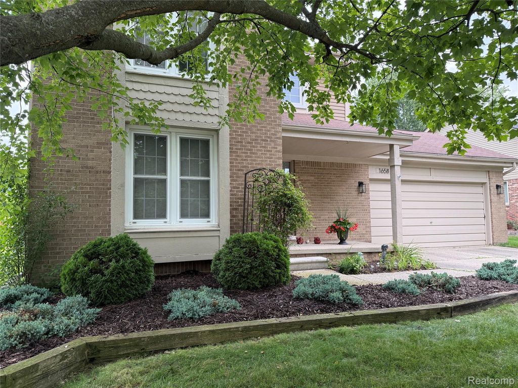 1658 Hillside Lane, Rochester Hills city