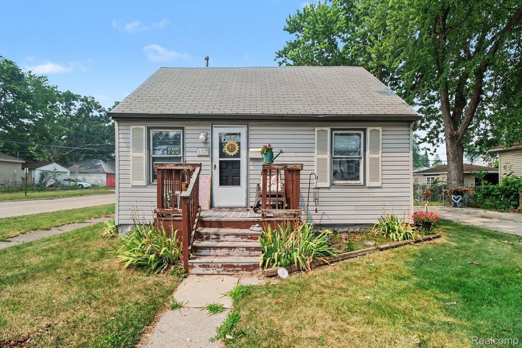 1107 E Hayes Avenue, Hazel Park city