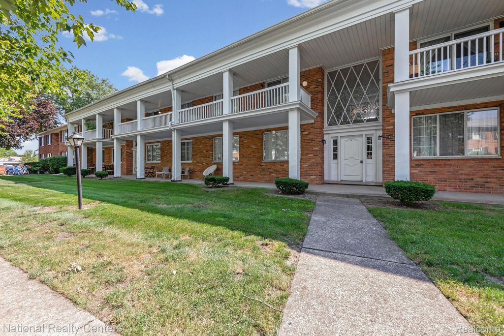 29546 Hoover Road, Warren
