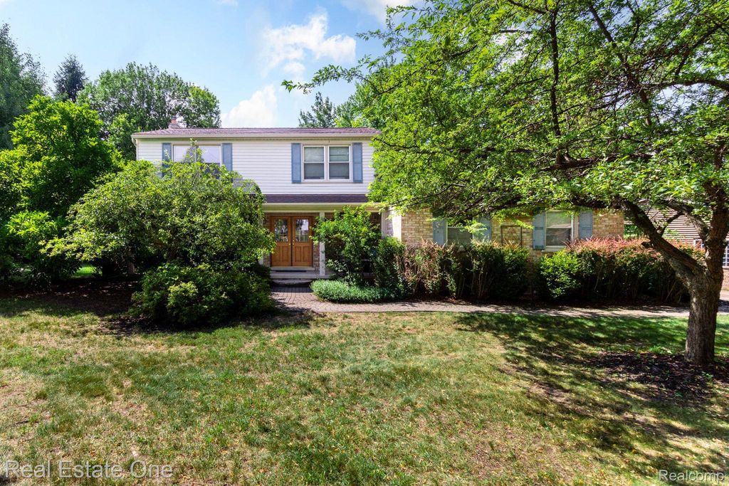 6011 Walker Drive, Troy city
