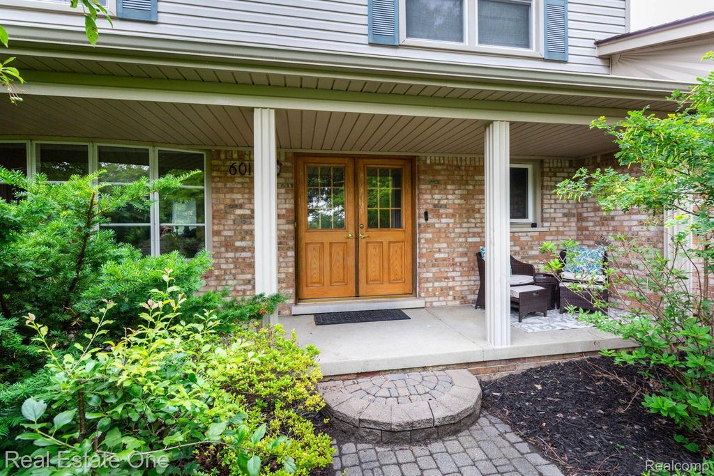 6011 Walker Drive, Troy