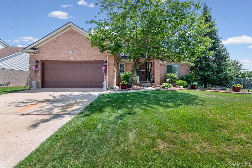 24909 Foxmoor Boulevard, Woodhaven city